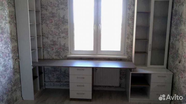 Рабочая зона в углу у окна