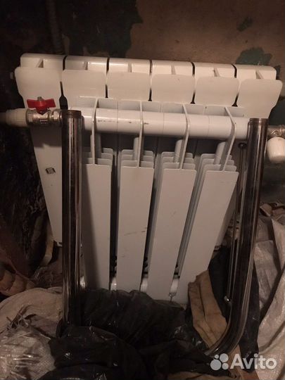 Продам два радиатора би металл, 4 и 6 секции