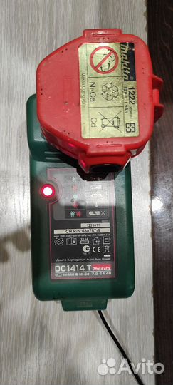 Зарядное устройство для шуруповерта makita