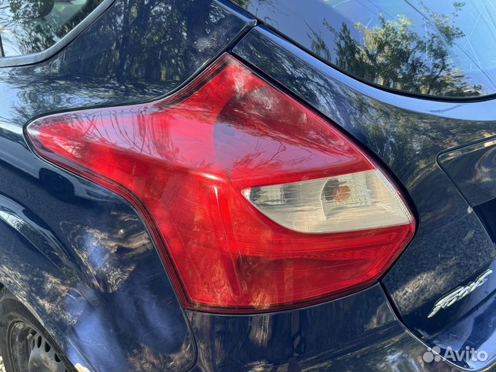 Фонарь левый Ford Focus 3 дорест хетч