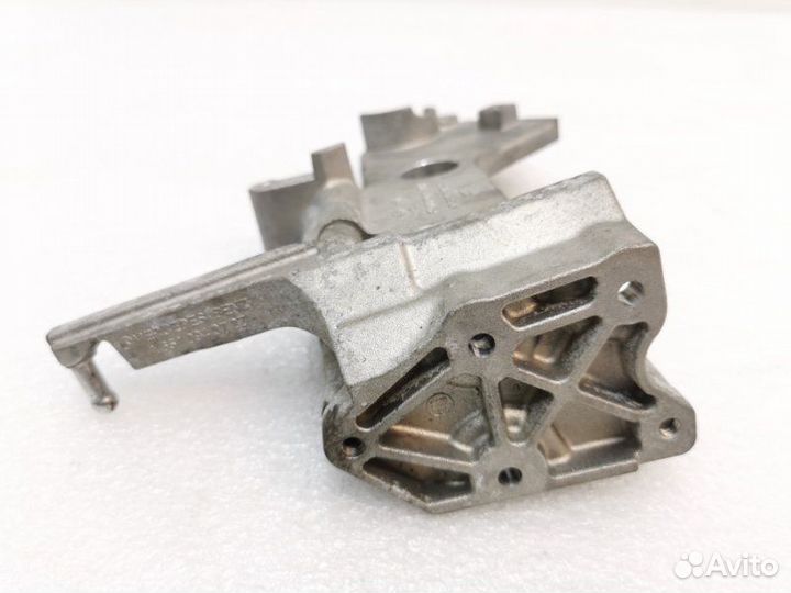 Кронштейн корпуса воздушного фильтра Mercedes-Benz