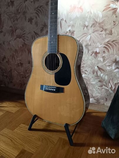 Стойка для акустической гитары K&M