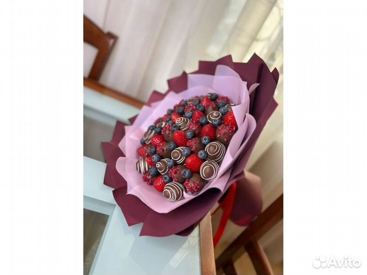 Клубника в шоколаде, букет из клубники KBK-3496