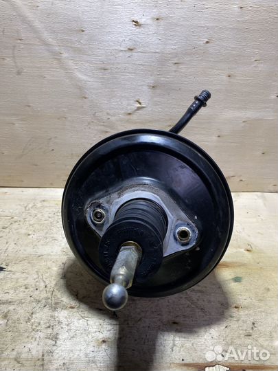 Вакуумный усилитель тормозов VW Passat B5 V30