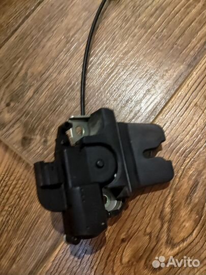 Замок багажника infiniti m35 fuga y50