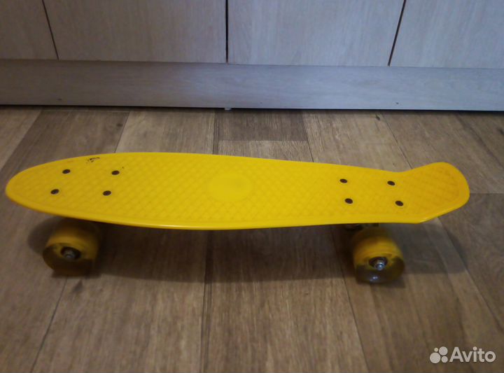 Пениборд со светящимися колесами