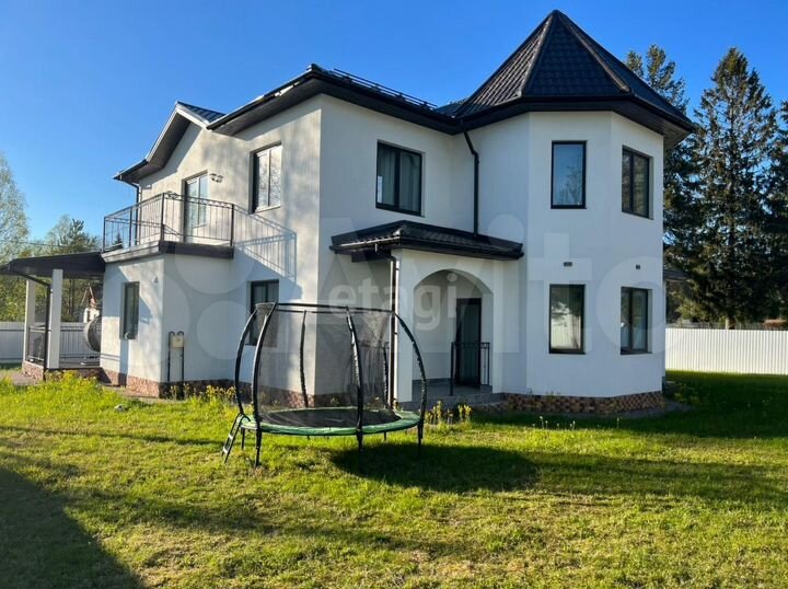 Коттедж 252 м² на участке 12 сот.