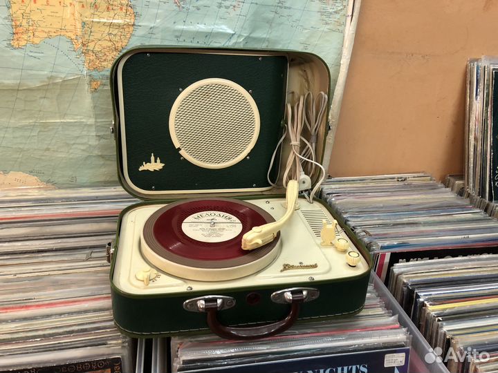 Радиограммофон сетевой ламповый 