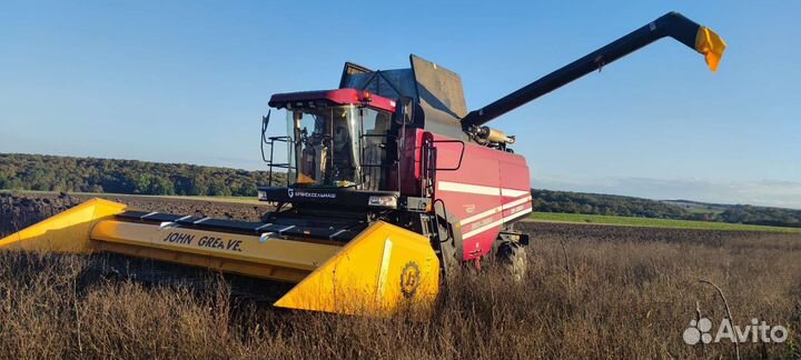 Уборка урожая комбайном