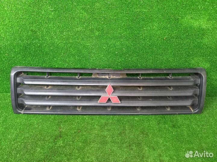 Решетка радиатора Mitsubishi Pajero V46W 4M40 1995