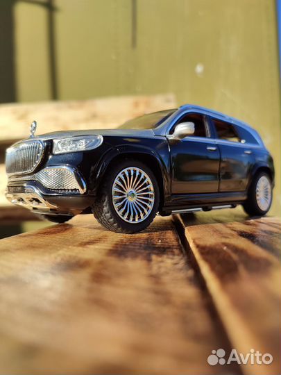 Металлическая машинка Mercedes-Benz Maybach GLS600