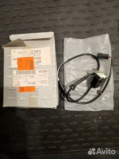 Infiniti FX/QX70Датчик силы тяжести на амортизатор