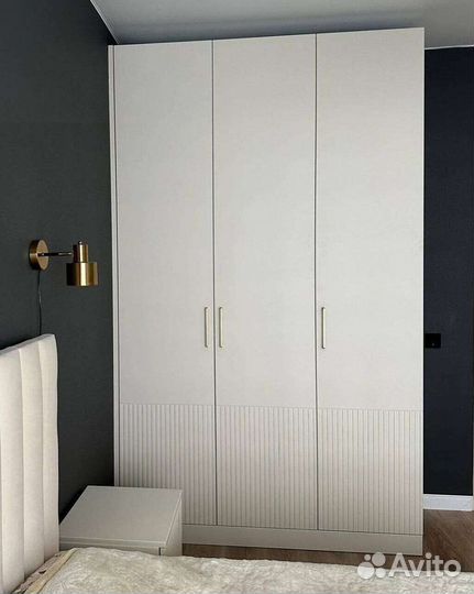 Шкаф с зеркалом