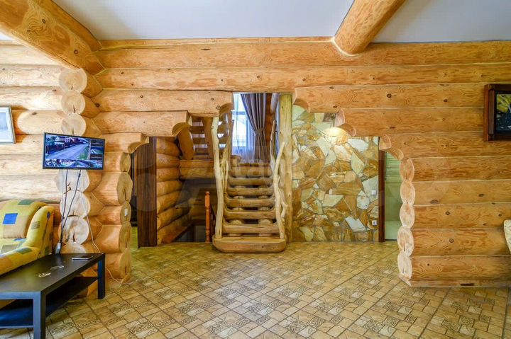 Коттедж 302,1 м² на участке 7,9 сот.