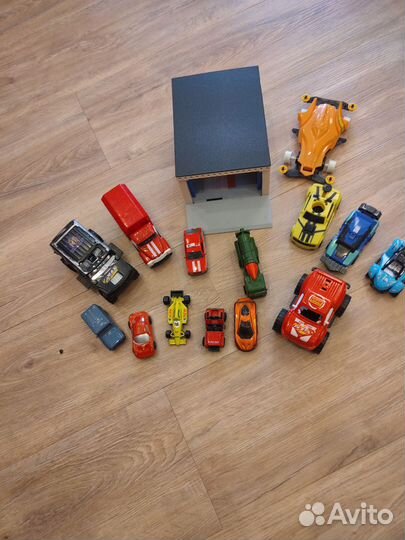 Гараж с машинками