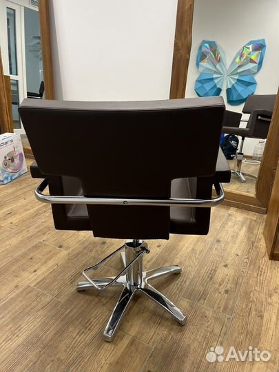 Парикмахерское кресло