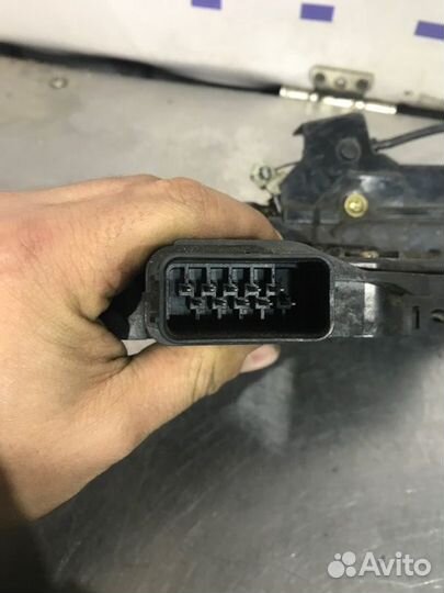 Замок двери передний правый Ford Focus хетч 1.4