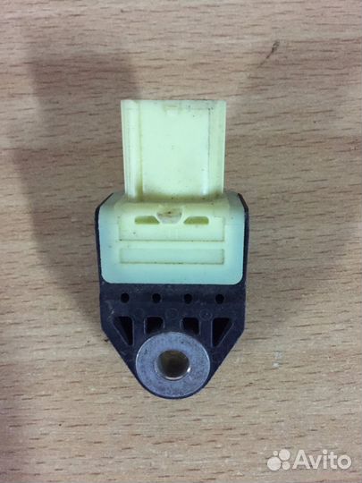 Датчик удара Toyota Camry 50