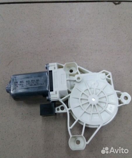 Моторчик стеклоподъемника передней левой двери Tou