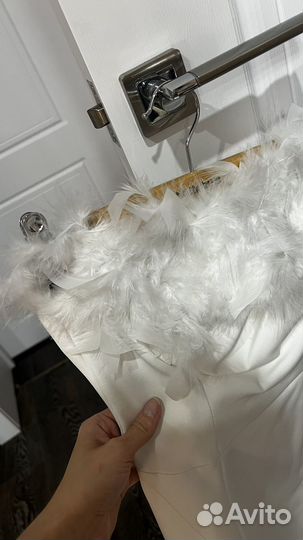 Белое платье с перьями zara, 12 storeez
