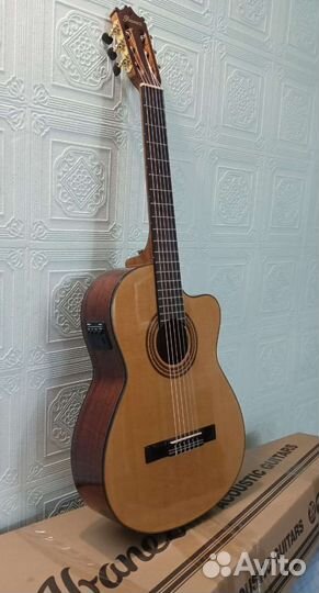 Электроакустическая классическая гитара Ibanez