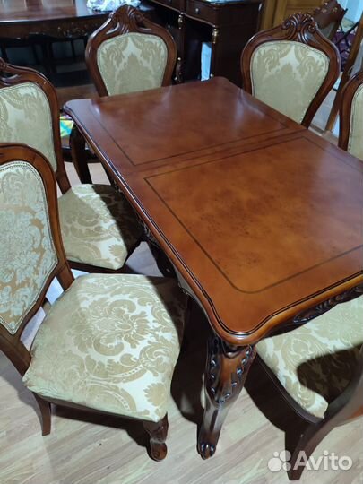 Стол и стулья