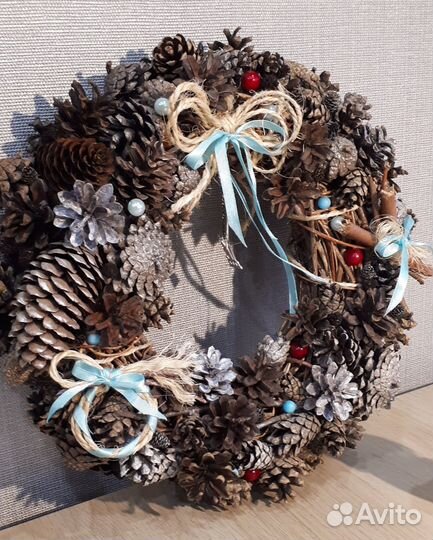 Новогодний декор, рождественский венок из шишек