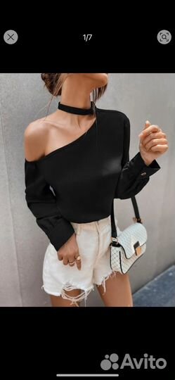 Блуза с ассимитричным плечом