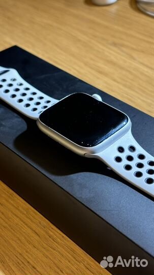 Часы apple watch se 44mm Nike