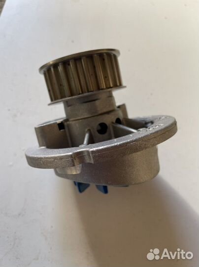 Насос водяной (помпа) SKF vkpc85211 на Opel