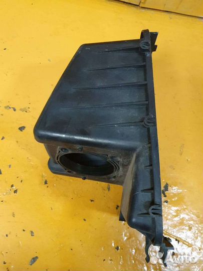 Крышка корпуса воздушного фильтра 2.0 FS mazda Маз