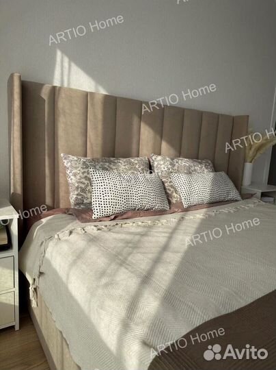 Белая кровать