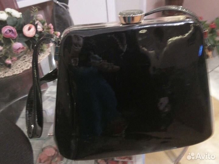 Сумка лаковая