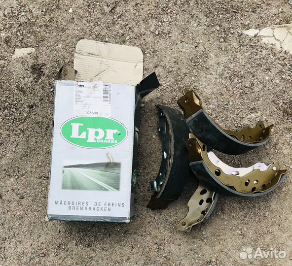 Задние тормозные колодки на Рено Логан 1
