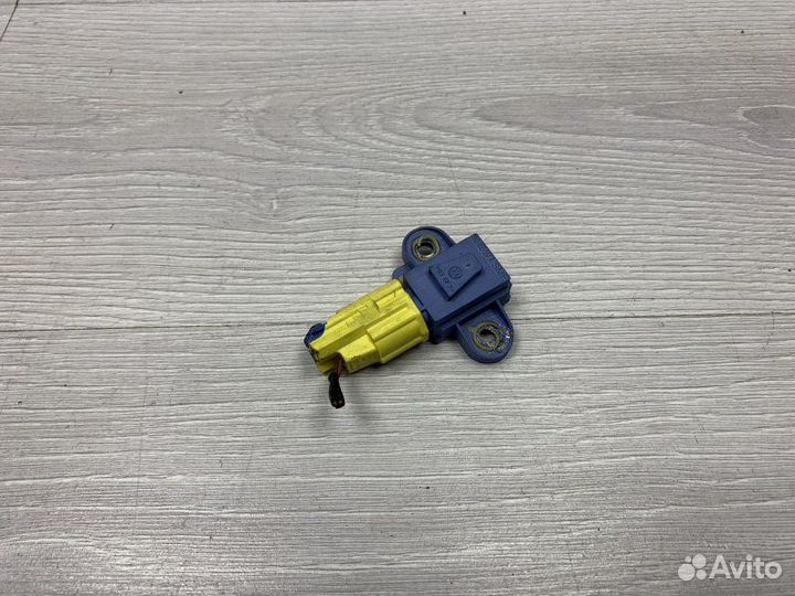 Датчик удара подушки безопасности Volkswagen