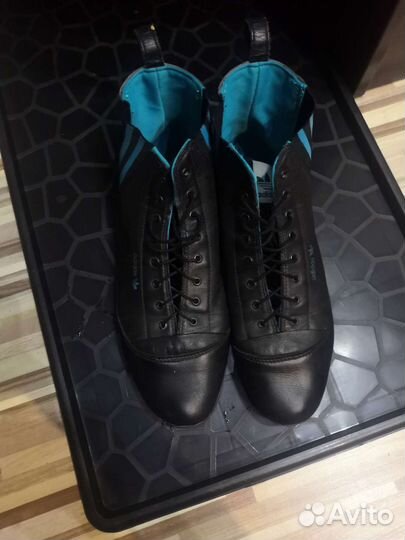 Кроссовки adidas, типа борцовок