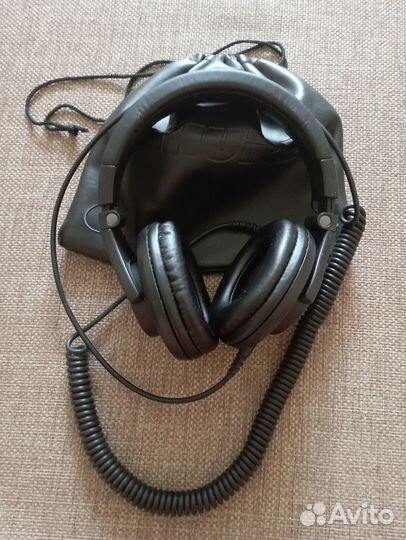 Студийные наушники