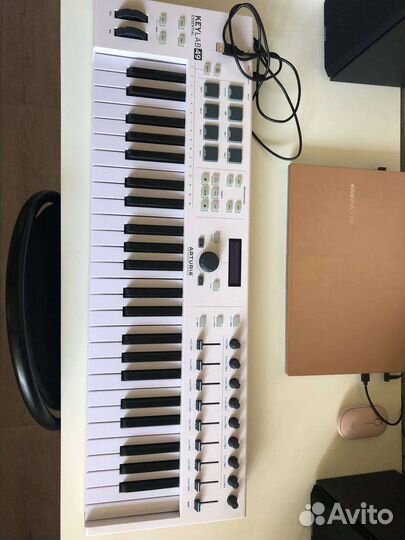 Midi-клавиатура Arturia KeyLab Essential 49, белый