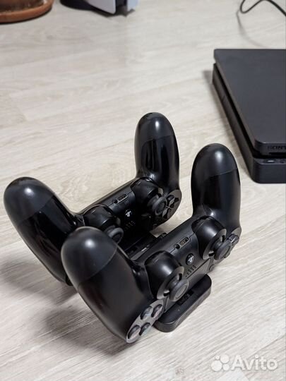Sony playstation 4 slim 500gb + 2 геймпада + диск