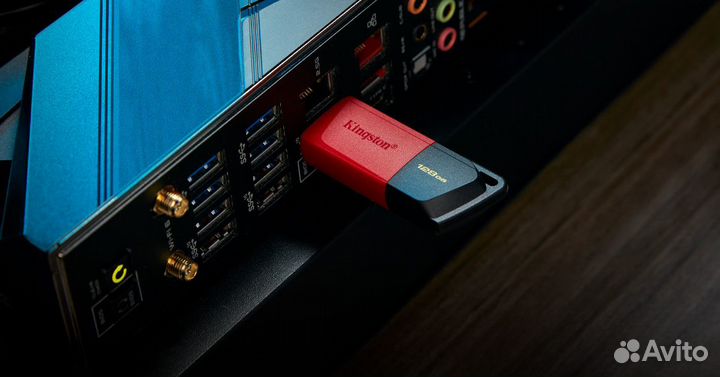 128 гб Флеш-накопитель Kingston DataTraveler Exodi