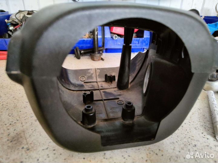 Кожух рулевой колонки Паджеро пинин 2005год