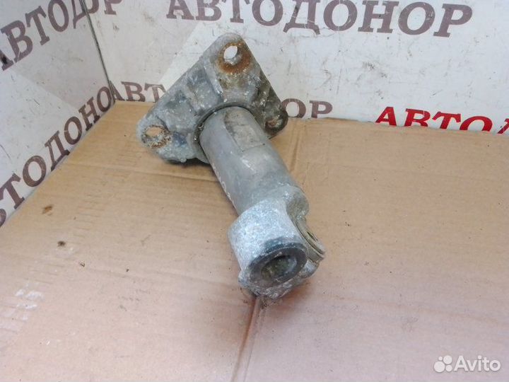 Кронштейн усилителя бампера передний левый Audi A4