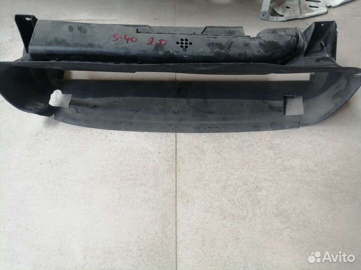 Воздуховод на Volvo S 40 2.0