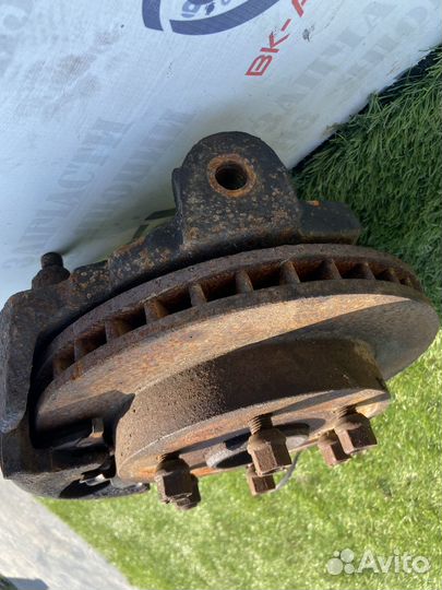 Ступица передняя левая Chevrolet Tahoe GMT400