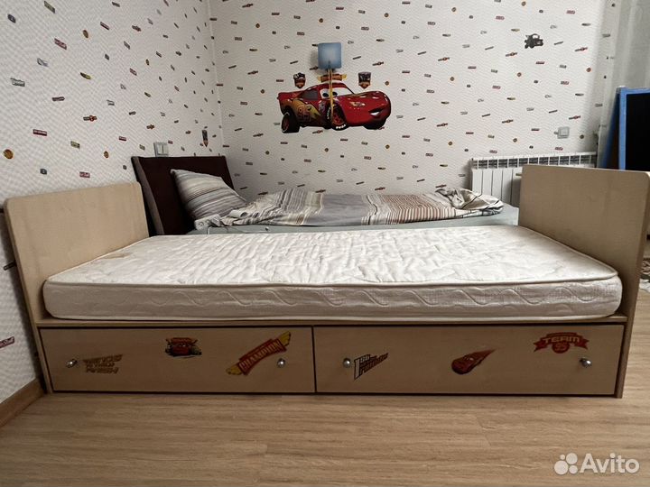 Детская скровать + письменный стол