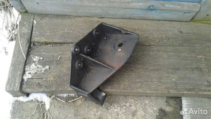 Кранштейн Умз 4216