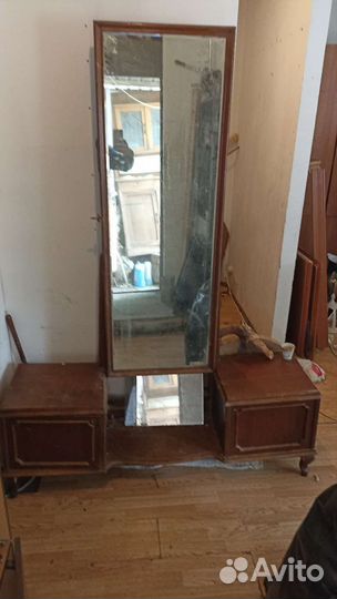 Трюмо с зеркалом старинное