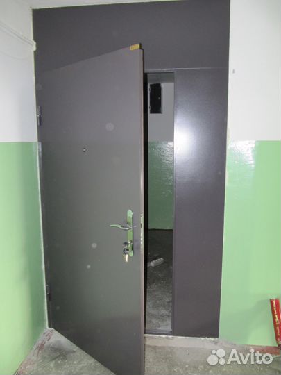 Металл.,Дверь перегородка с серой покраской