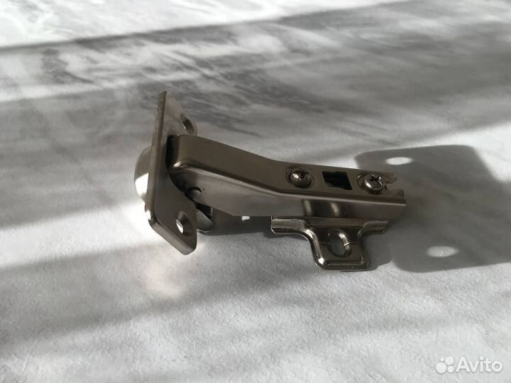 Мебельная фурнитура (ручки, петли, направляющие)