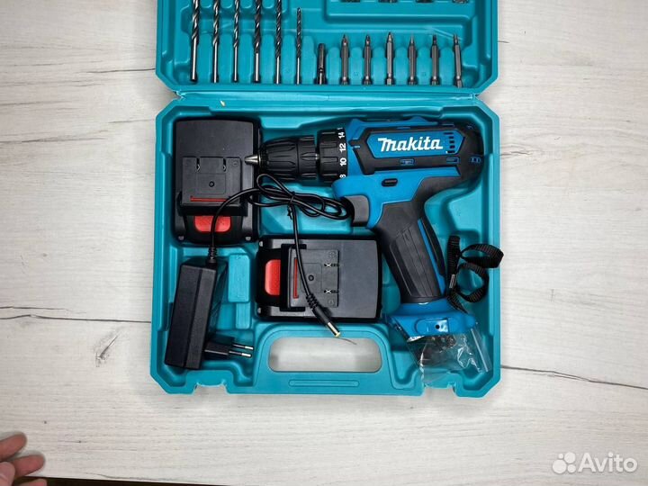 Шуруповерт Makita 38v c набором бит и сверел